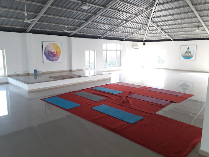 8 Day Vaidyaratnam Vrindavan Ayurveda Chikitsalayam